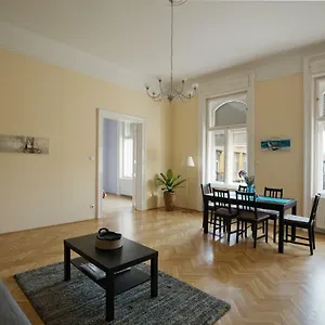 https://klauzal-ter-9.inbudapesthotels.com
