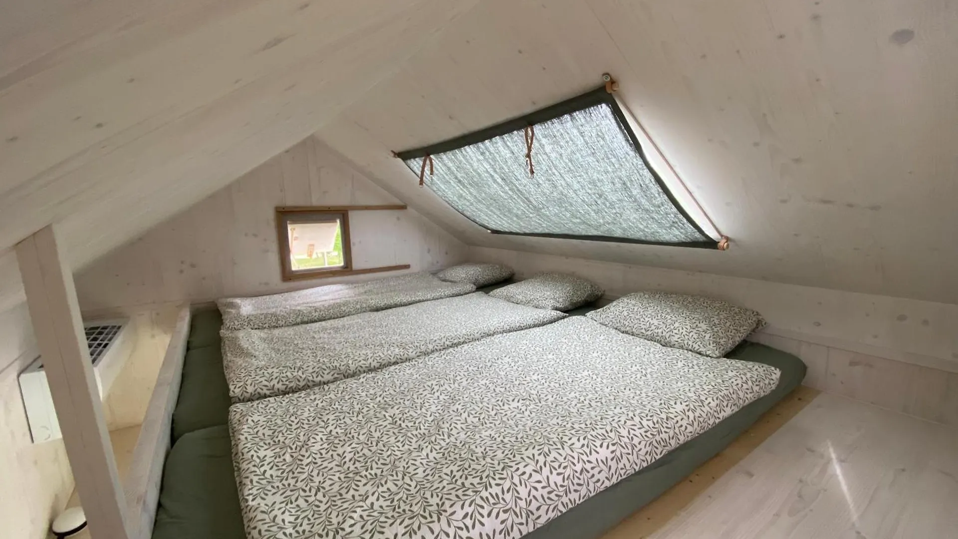 キャンプ場 Prague Camping Dzban
