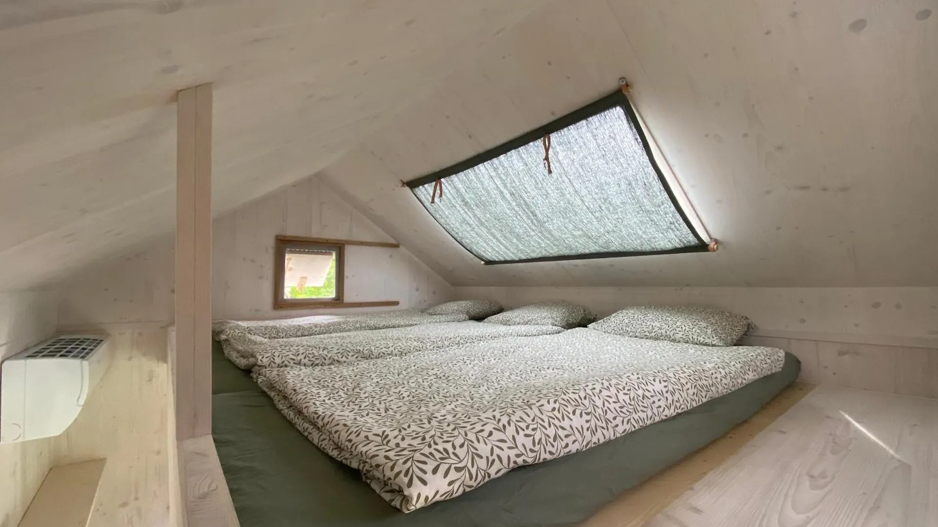 キャンプ場 Prague Camping Dzban