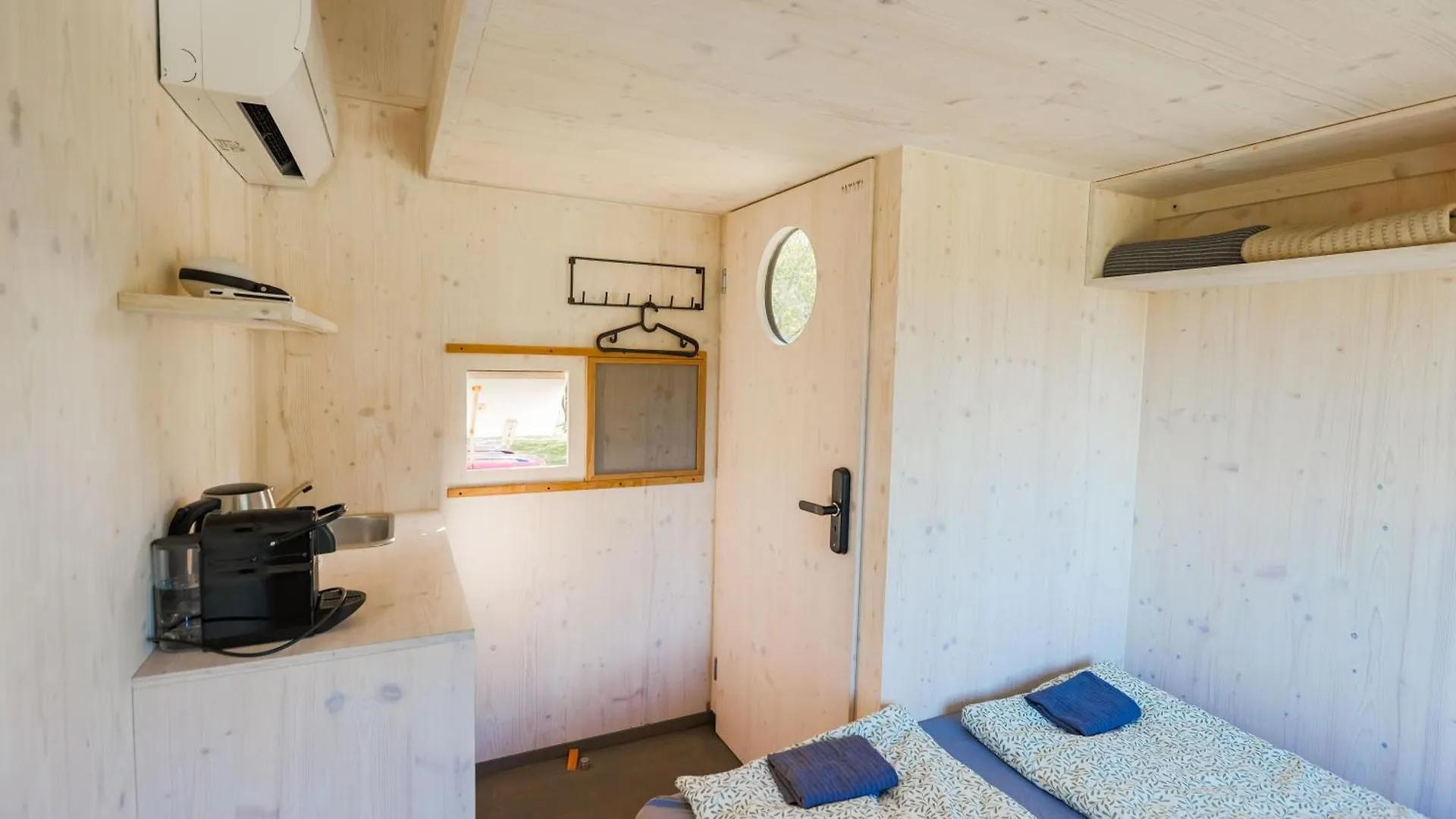 キャンプ場 Prague Camping Dzban チェコ
